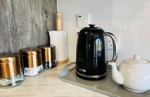 Rhayader Cottage | Hillside Lodge - Cabin sleeping 6 guests in 1 bedroom