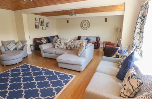 Tirabad House | Hillside Lodge