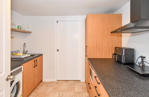 Drury Apartment | Hillside Oasis quiet peaceful near Akl Airport