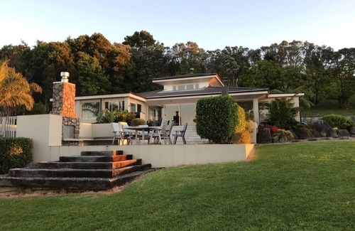 Drury Apartment | Hillside Oasis quiet peaceful near Akl Airport