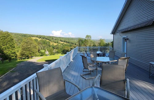 Rome House | Hillside Relaxation in Endless Mountains. Minutes from Tioga Downs. Sleeps 8