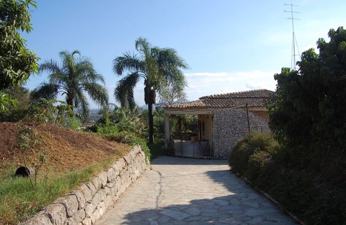 Syracuse Villa | Hillside Villa, Pool, Panoramic, Quiet, Fireplace, WiFi, Aircon, 6 people
