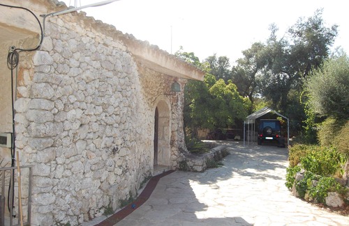Syracuse Villa | Hillside Villa, Pool, Panoramic, Quiet, Fireplace, WiFi, Aircon, 6 people