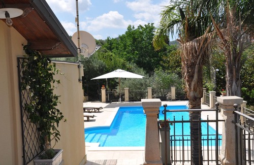 Pace del Mela Villa | Hillside villa with pool