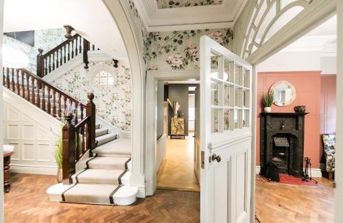 Pontefract House | Hillthorpe Manor by Maison Parfaite - Large Country House with Hot Tub