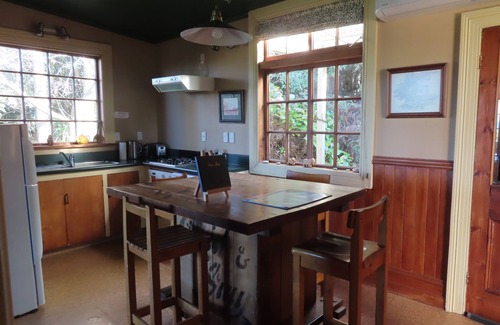 Papatowai Cottage | Hilltop Accommodation Catlins - Cottage