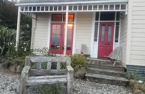 Papatowai Cottage | Hilltop Accommodation Catlins - Cottage