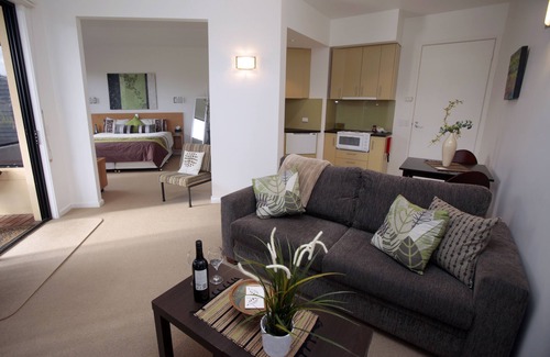 Cowes Apartment | Hilltop Apartments Phillip Island - Adults Only