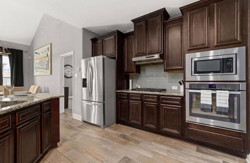 Timberwood Park House | Hilltop Casa | Chef Kitchen, Gated Entry, Office