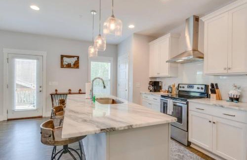 Katie Hill Neighborhood House | Hilltop Charmer Super Close To Downtown Three Bedroom