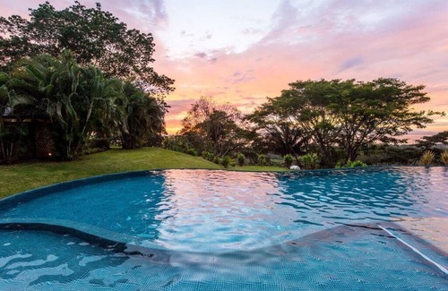 Tarcoles Condo | Hilltop condo with beautiful ocean view!