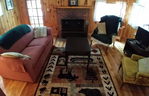 Littleton House | Hilltop Cottage on Partridge Lake. A family-friendly community in Littleton, NH.