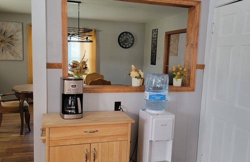 Irving House | Hilltop EstatenMinutes from Sunset Bay Beach & Cattaraugus Creek