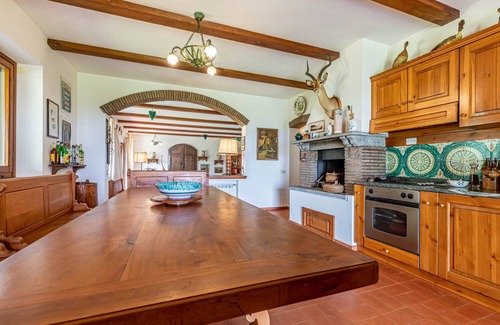 Magliano in Toscana Villa | Hilltop farmhouse with pool and sea view