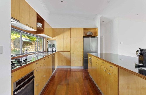 Merewether House | Hilltop Hideaway - Family Escape