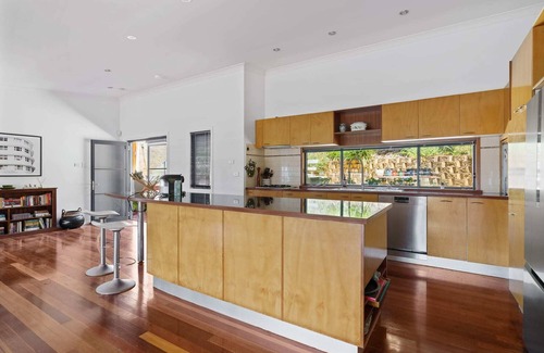Merewether House | Hilltop Hideaway - Family Escape