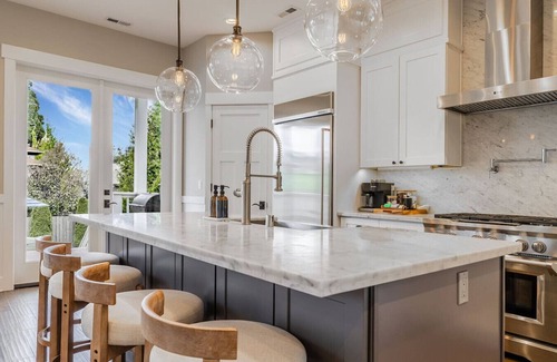 East Queen Anne House | Hilltop Hilltop Hideaway | Luxe Queen Anne Retreat + Views