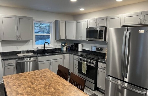 Whitewater House | Hilltop house overlooking Whitewater Lake with beach & boat access mins away.