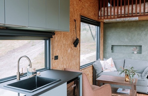 Clonbinane Cabin | Hilltop Off Grid Tiny House with Outdoor Bath