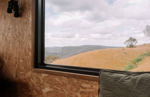 Clonbinane Cabin | Hilltop Off Grid Tiny House with Outdoor Bath