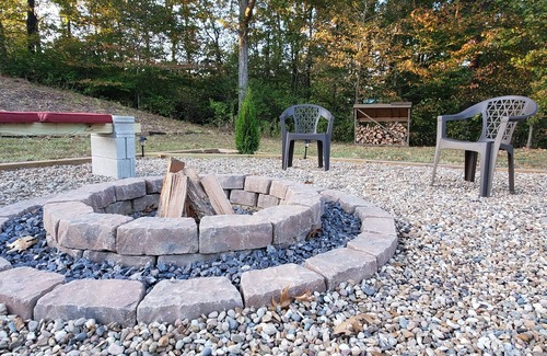 Murphysboro House | Hilltop Retreat, a modernly-rustic getaway!