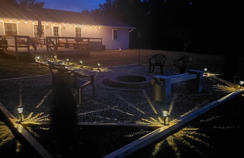 Murphysboro House | Hilltop Retreat, a modernly-rustic getaway!