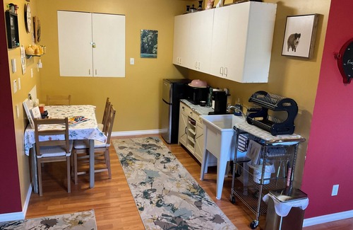 Langford House | Hilltop Retreat | Private Hot Tub Pet-Friendly Secluded 2BR Escape