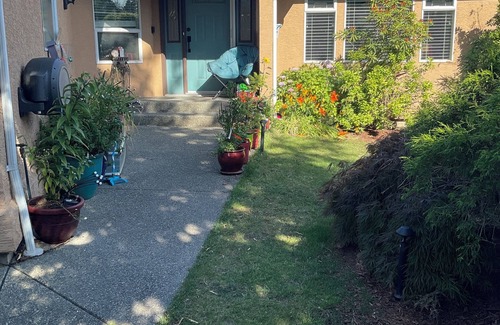 Langford House | Hilltop Retreat | Private Hot Tub Pet-Friendly Secluded 2BR Escape