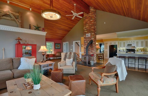 Tully Villa | Hilltop Retreat & Spa