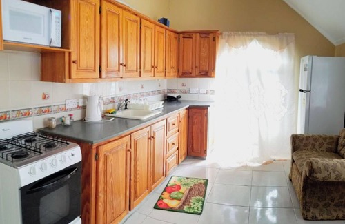 Portsmouth Apartment | Hilltop-view 1-bedroom apartments in Portsmouth with WiFi, AC