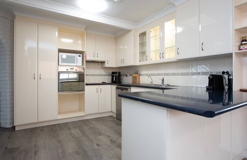 Hillvue House | Hillvue Lodge - Huge house in Tamworth