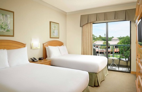 Boca Raton Hotel | Hilton Boca Raton Suites