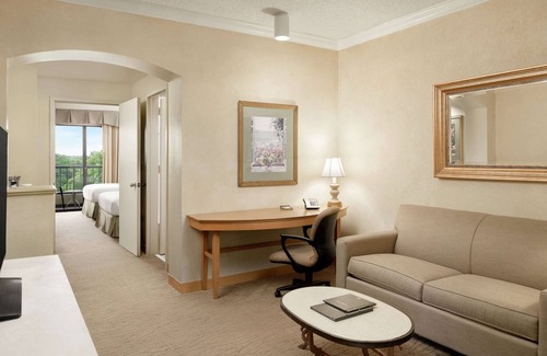 Boca Raton Hotel | Hilton Boca Raton Suites
