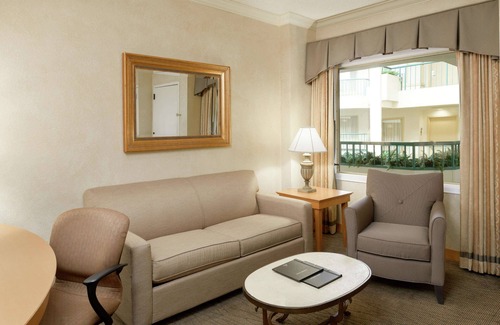 Boca Raton Hotel | Hilton Boca Raton Suites
