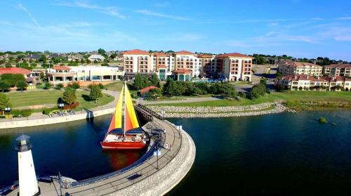 Rockwall Resort | Hilton Dallas/Rockwall Lakefront Hotel