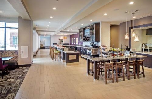South Hills Hotel | Hilton Garden Inn Pittsburgh Airport South-Robinson Mall