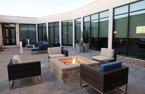 Montopolis Hotel | Hilton Garden Inn Austin Airport