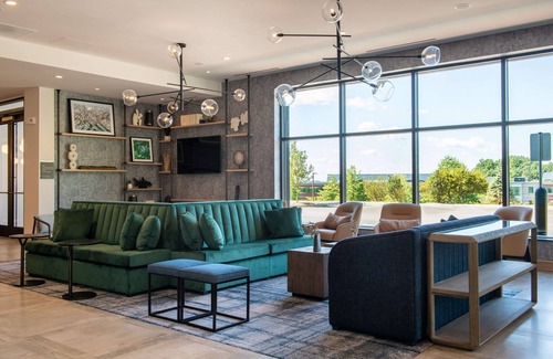 Readville Hotel | Hilton Garden Inn Boston Canton