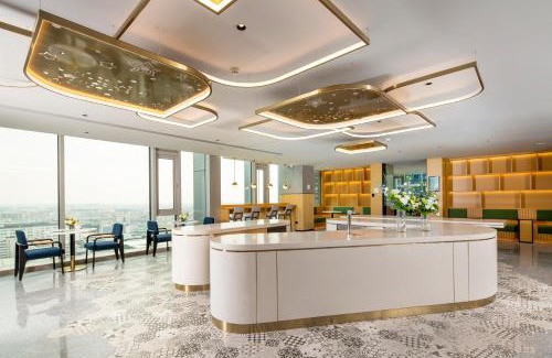 Bao'an Hotel | Hilton Garden Inn Shenzhen Airport,Enjoy 24-hour one way free delivery from hotel to Shenzhen Baoan Airport on the hour