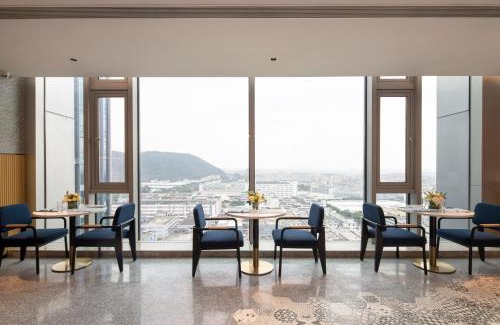 Bao'an Hotel | Hilton Garden Inn Shenzhen Airport,Enjoy 24-hour one way free delivery from hotel to Shenzhen Baoan Airport on the hour