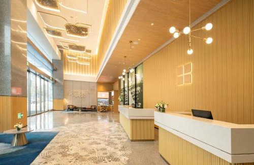 Bao'an Hotel | Hilton Garden Inn Shenzhen Airport,Enjoy 24-hour one way free delivery from hotel to Shenzhen Baoan Airport on the hour
