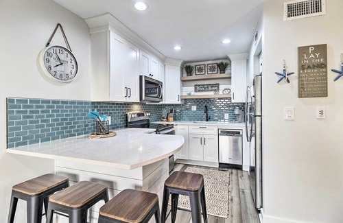 North Forest Beach Condo | Hilton Head Island Gem w/Ocean & Pool Views!