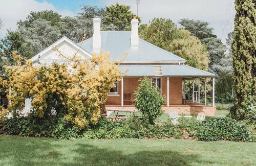 Mandurama House | Hilton Homestead, Mandurama, set in a large country garden on a working farm.