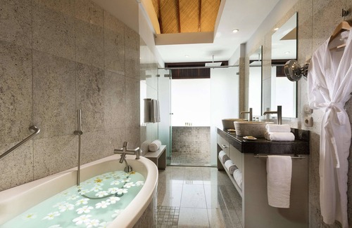 Pihaena Resort | Hilton Moorea Lagoon Resort and Spa