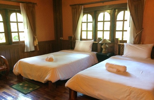 Sila Hotel | Himawari Restaurant & Cottage