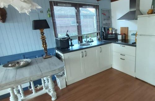 Oostvoorne House | Hineni