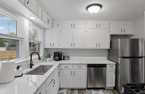 Fullersburg House | Hinsdale Hideaway, Pet Friendly