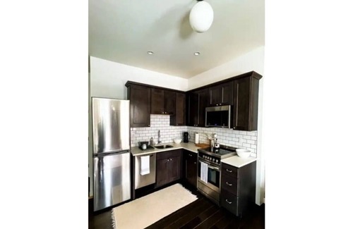 Hudson Apartment | Hip on Warren