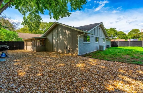 Johnston Terrace House | Hip Stay - Art, Roomy, Big Patio