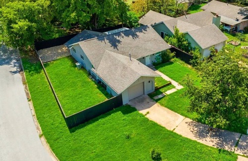 Johnston Terrace House | Hip Stay - Art, Roomy, Big Patio
